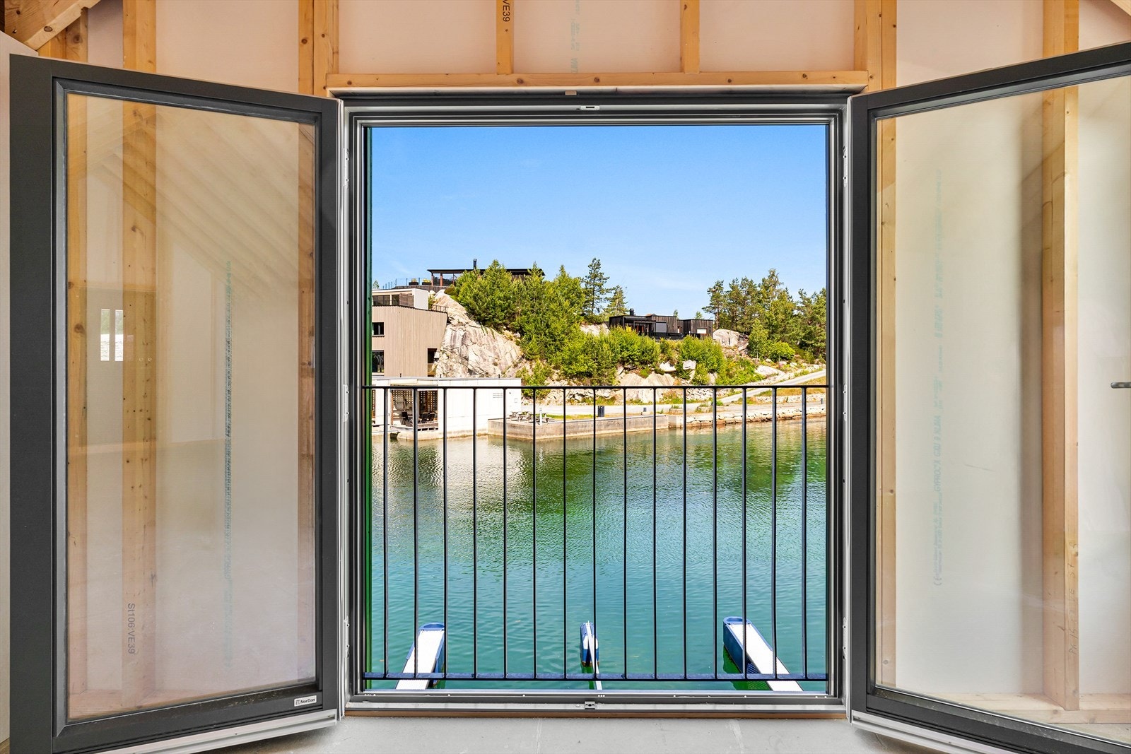 Fransk balkong som sikring når dørene er åpne Galleribilde