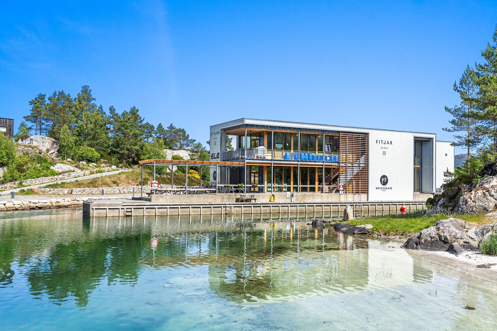PS Bryggkafe, såpefabrikk og mikrobryggeri ligger i Port Steingard Galleribilde