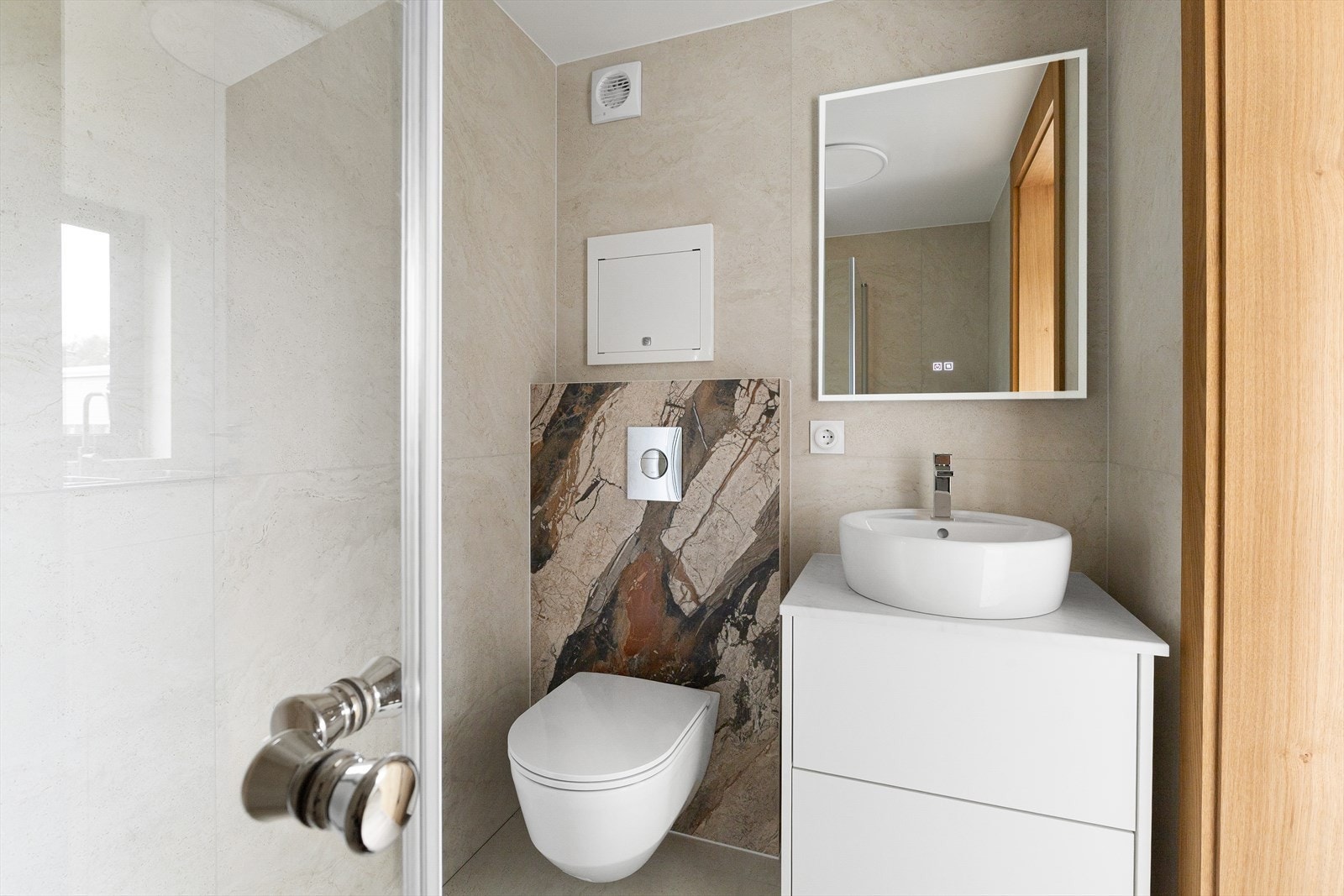 Badet i hybel er av samme standard som badene i hoveddelen. Galleribilde