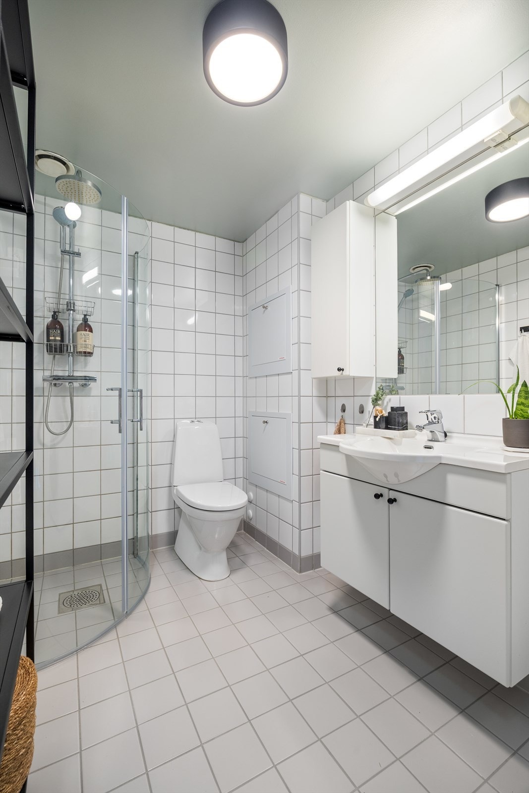 Et lyst og praktisk bad som dekker alle behov. Galleribilde