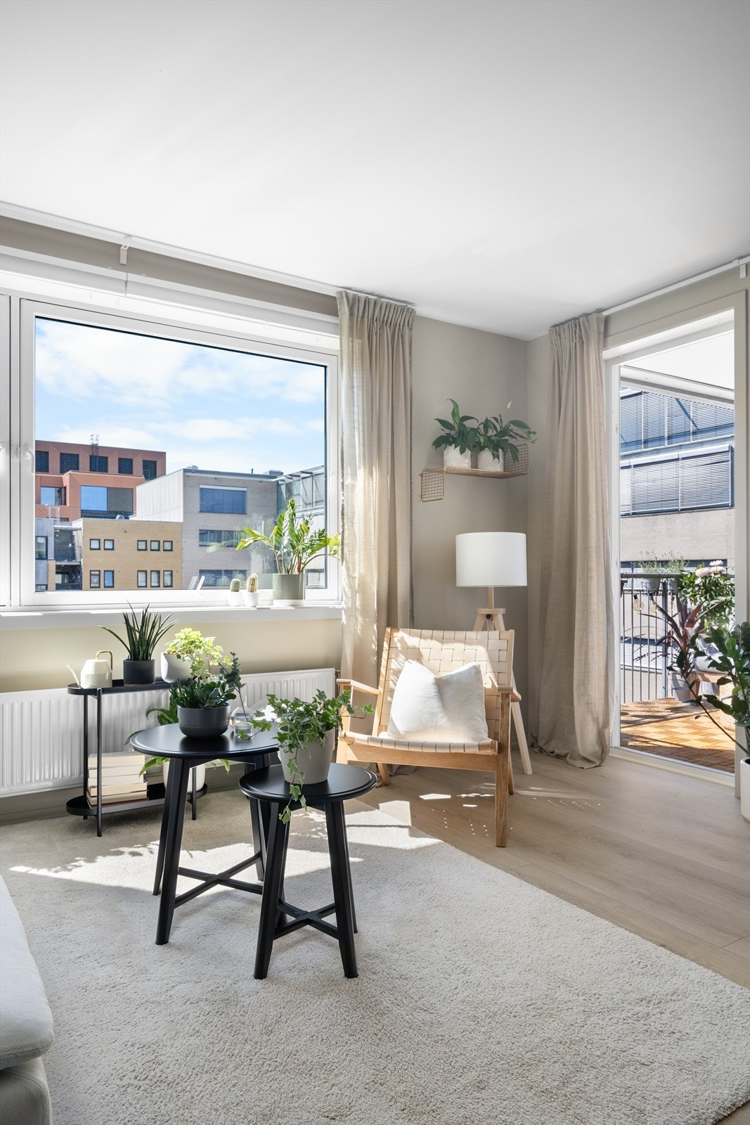 Utgang fra stue til en balkong på ca. 7m2. Galleribilde