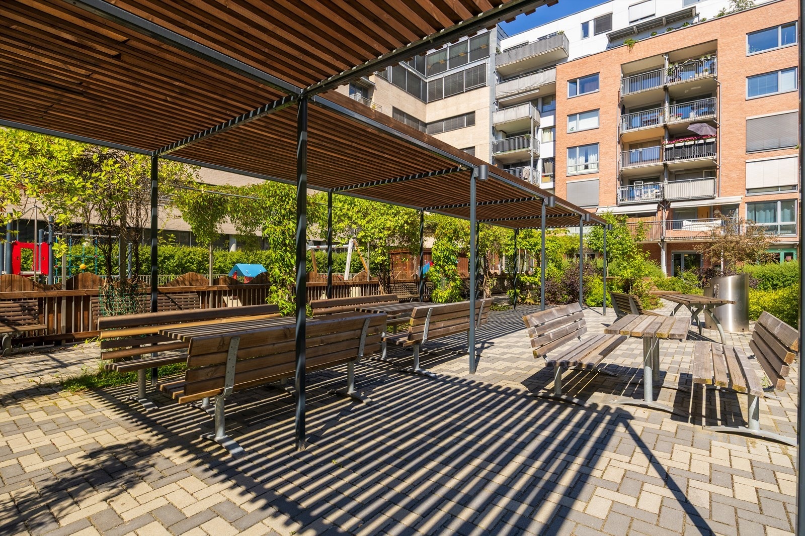 Sameiets fellesarealer er pent opparbeidet og godt vedlikeholdt. Galleribilde