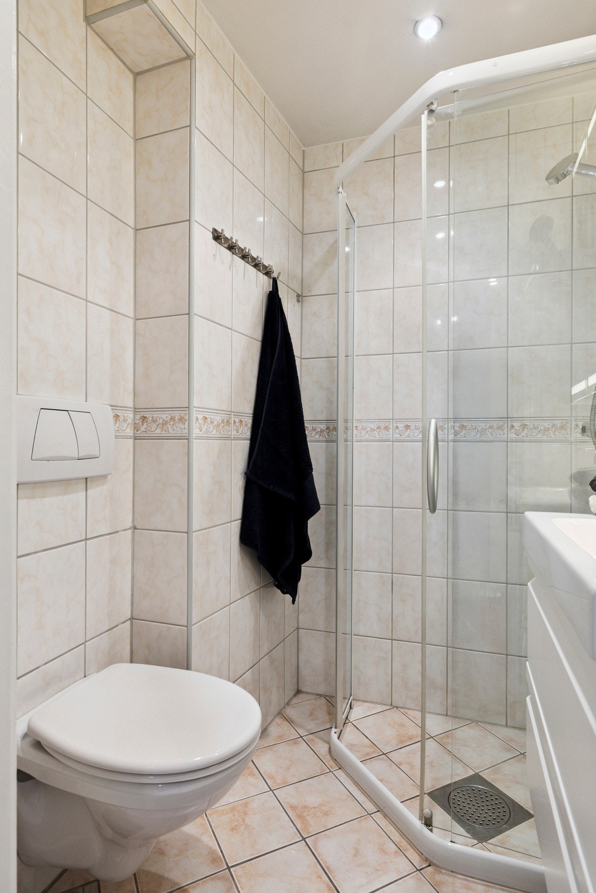 Badet ble pusset opp i regi av borettslaget i 2003. Ny baderomsinnredning
og nytt speilskap ble montert i 2014. Galleribilde