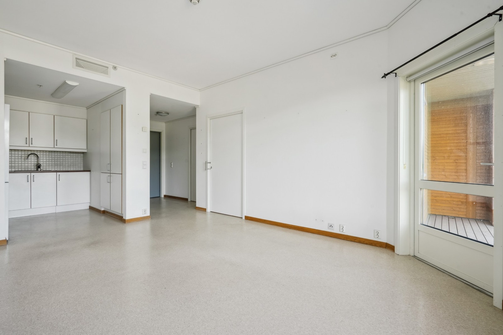 Fra stuen er det utgang til en balkong. Galleribilde