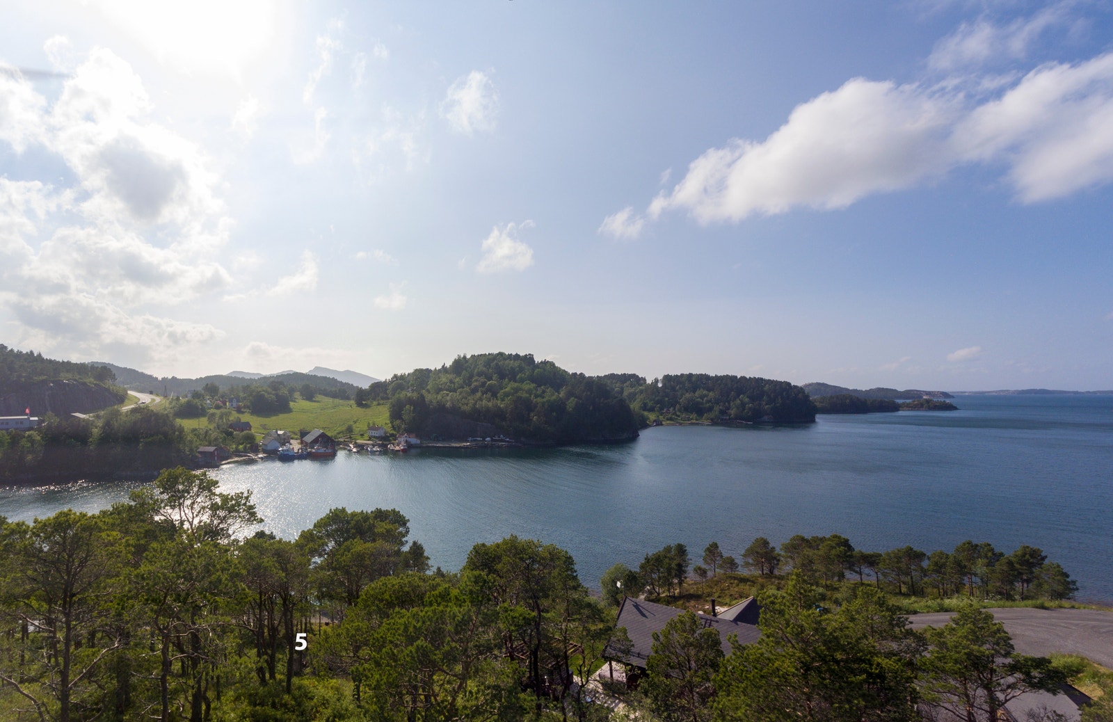 Hyttetomtene er fra 950 m2 til 1.350 m2 store Galleribilde