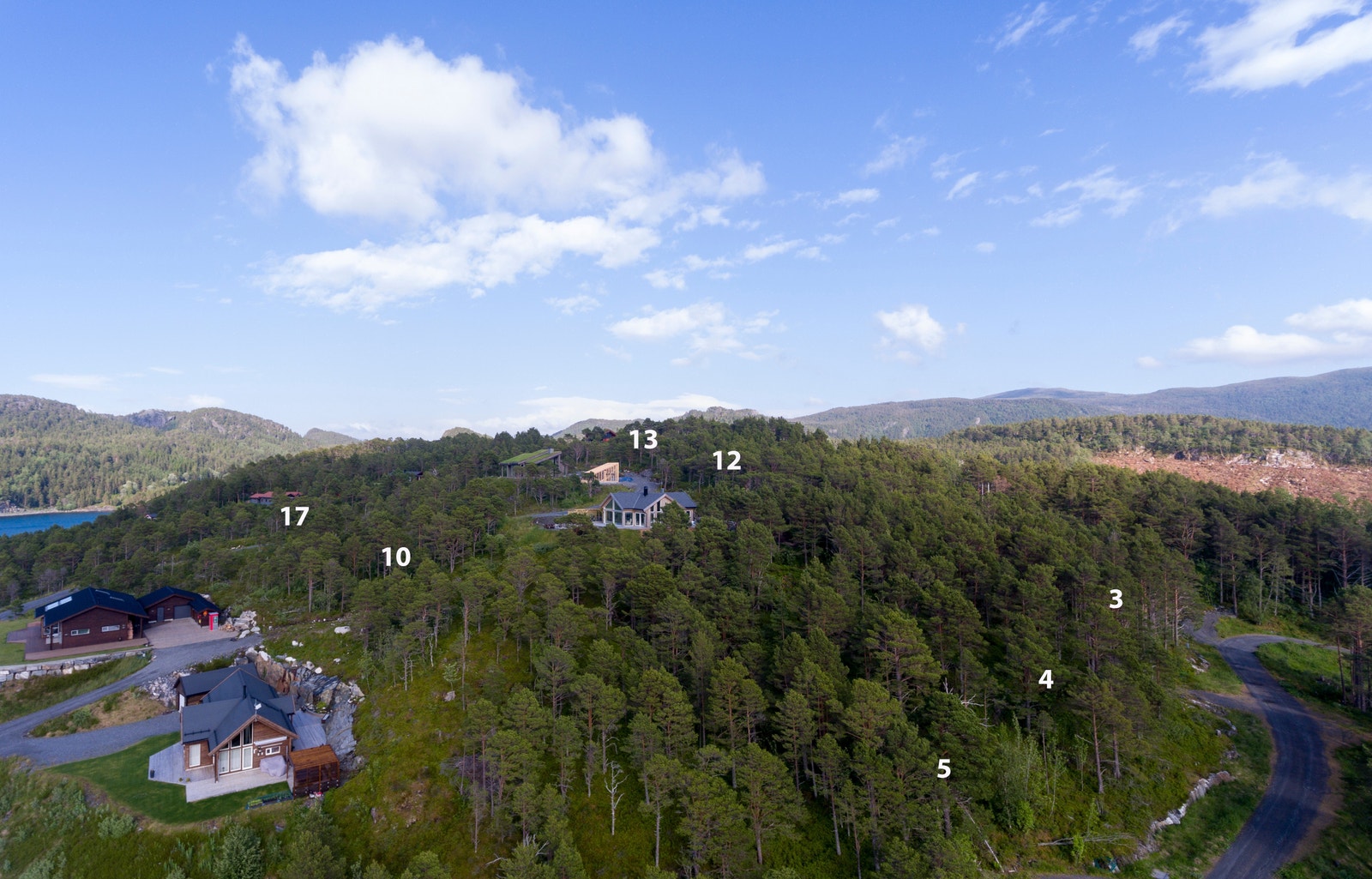 Hyttetomtene er fra 950 m2 til 1.350 m2 store Galleribilde