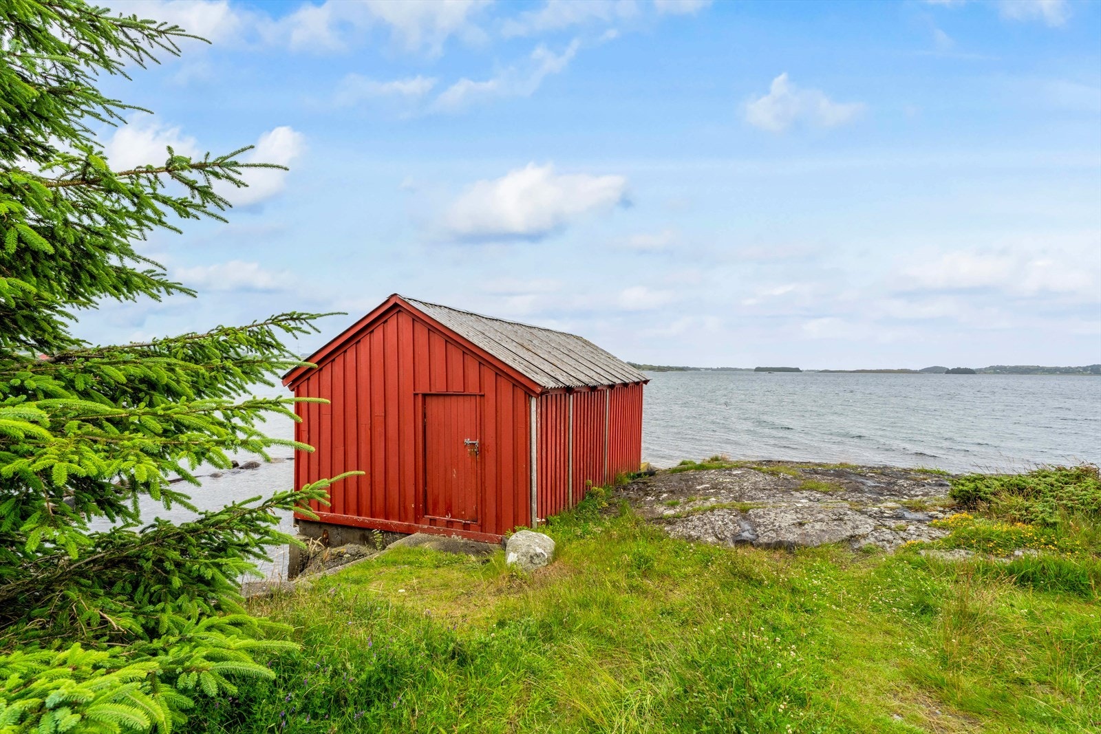 Ypperlig bade for fiskeutstyr, båt, seil og surfeutstyr mm Galleribilde