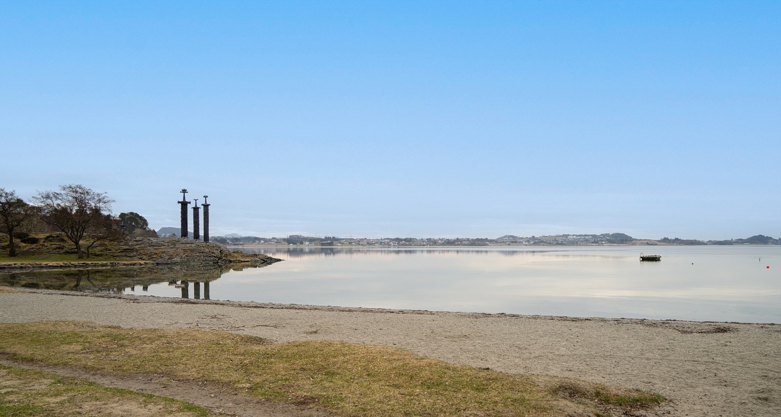 Like ved 3 sverd i fjell og stranden Galleribilde