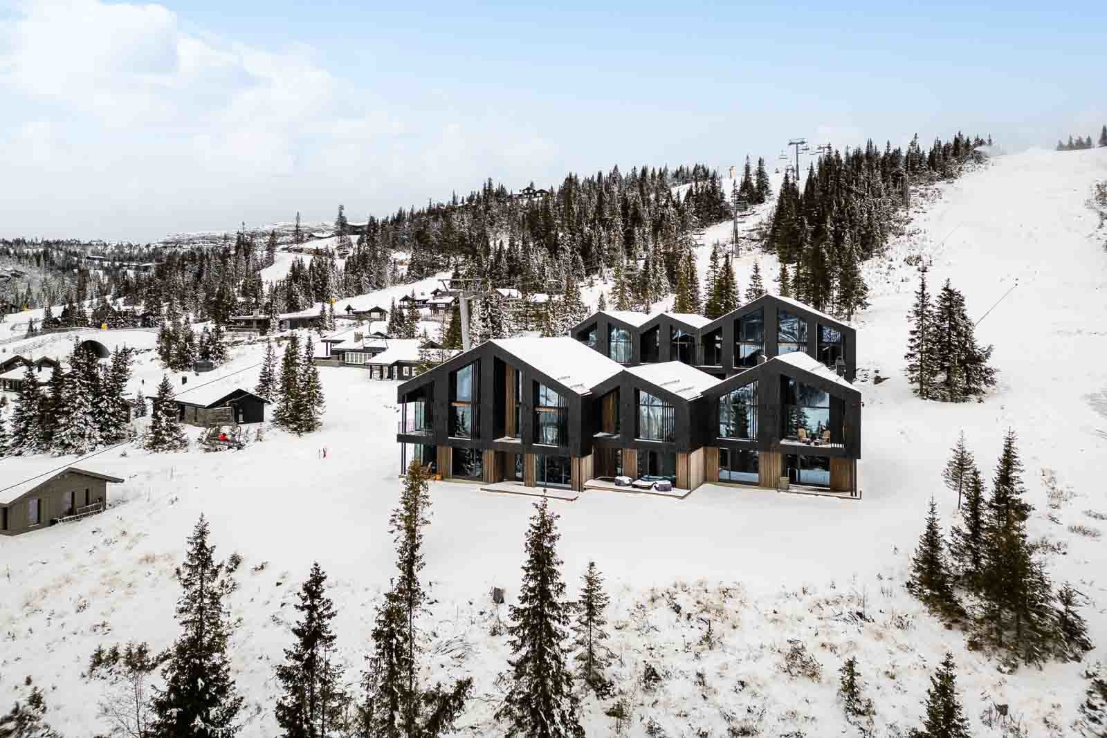 Svartskard ligger perfekt til, midt i bakken på vestsiden Galleribilde