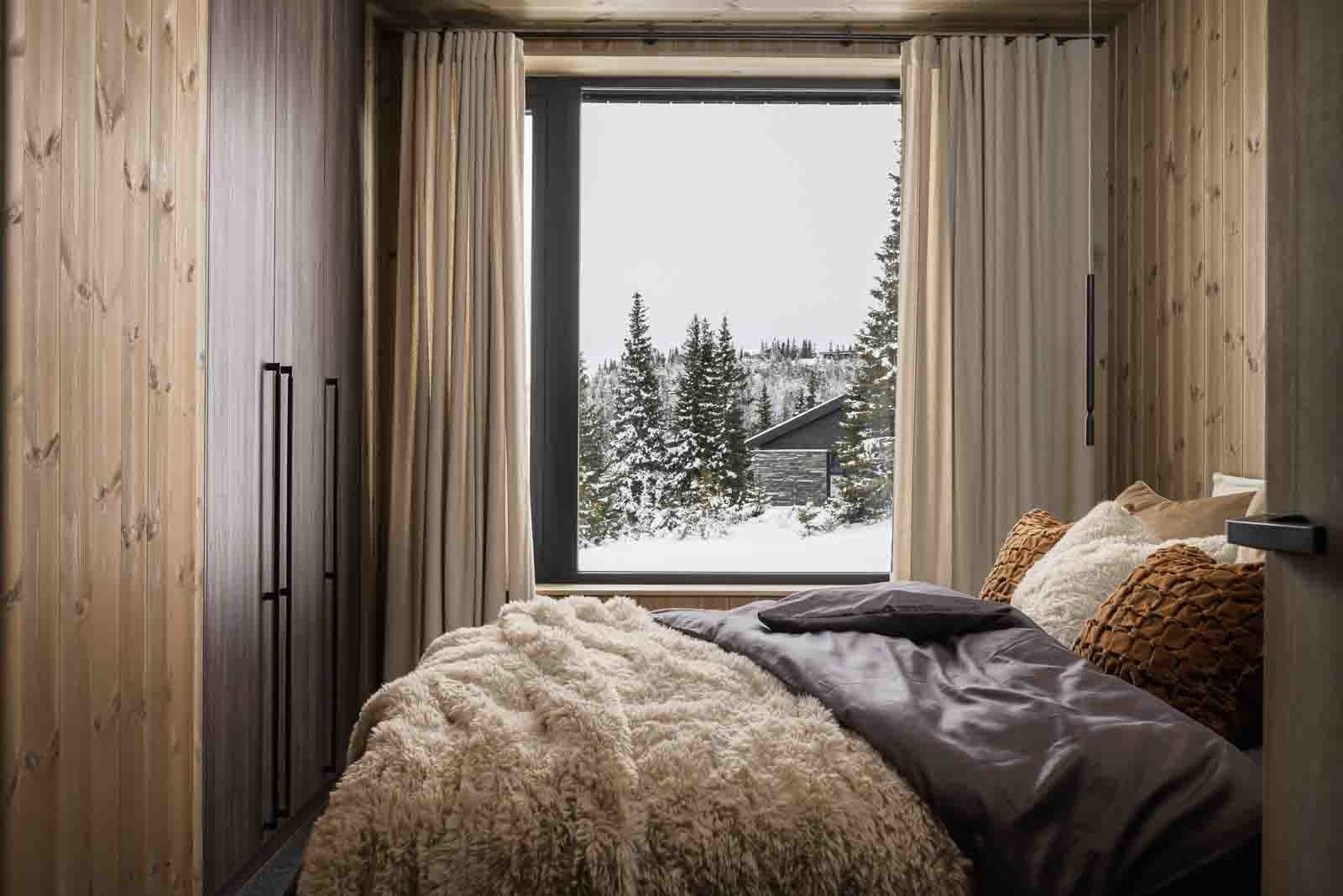 Koselig soverom med vindu mot vest Galleribilde