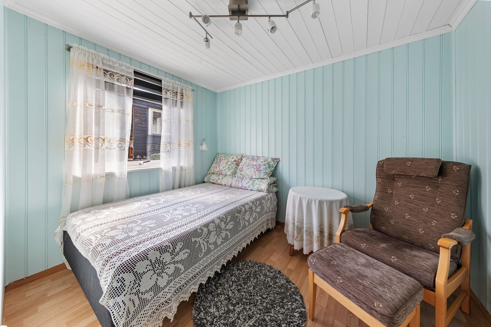 Koselig soverom i første etasje Galleribilde