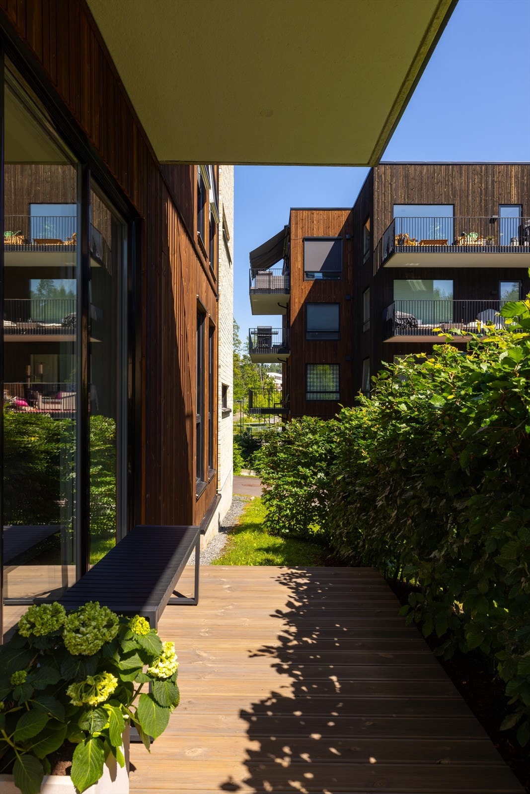 Overbygget gir også skjerming for været, slik at det er enkelt å la møblene stå ute. Galleribilde