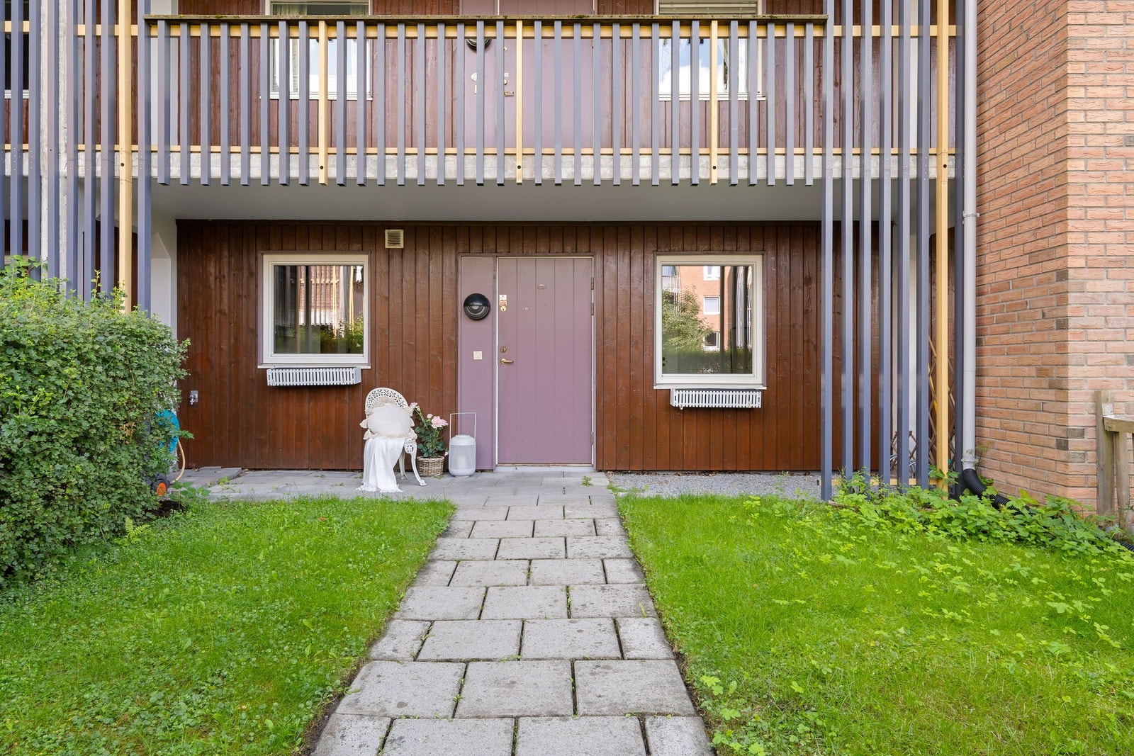 Svært hyggelig og innbydende inngangsparti til leiligheten. Galleribilde