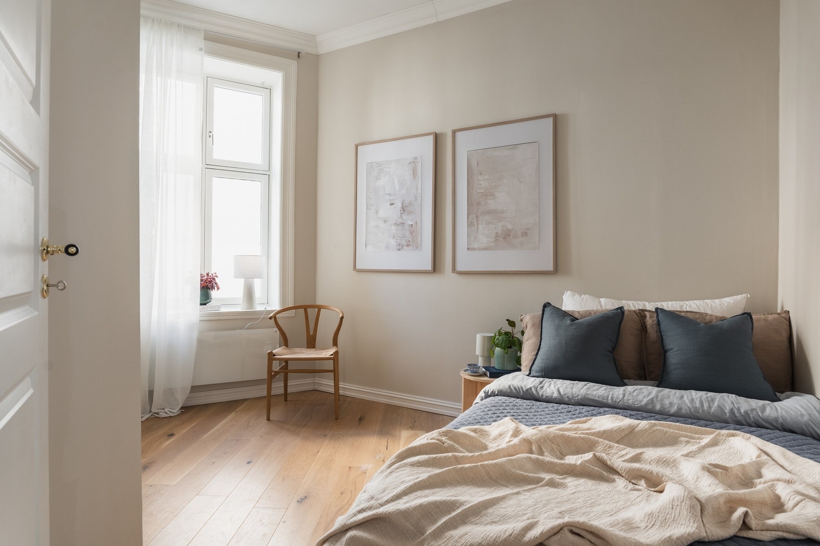 Soverom II vender inn mot rolig bakgård. Galleribilde
