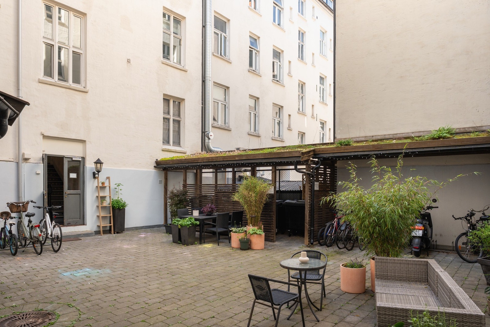 Opparbeidet indre gårdsrom. Galleribilde