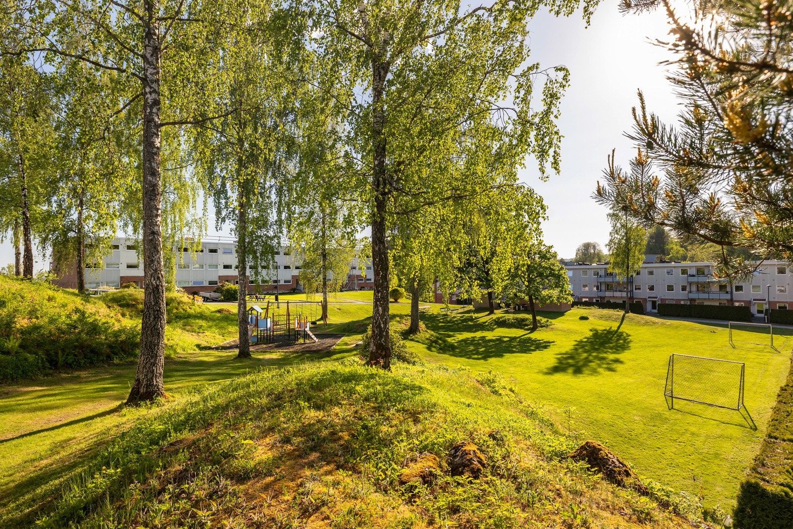Borettslaget har store fine grøntområder Galleribilde