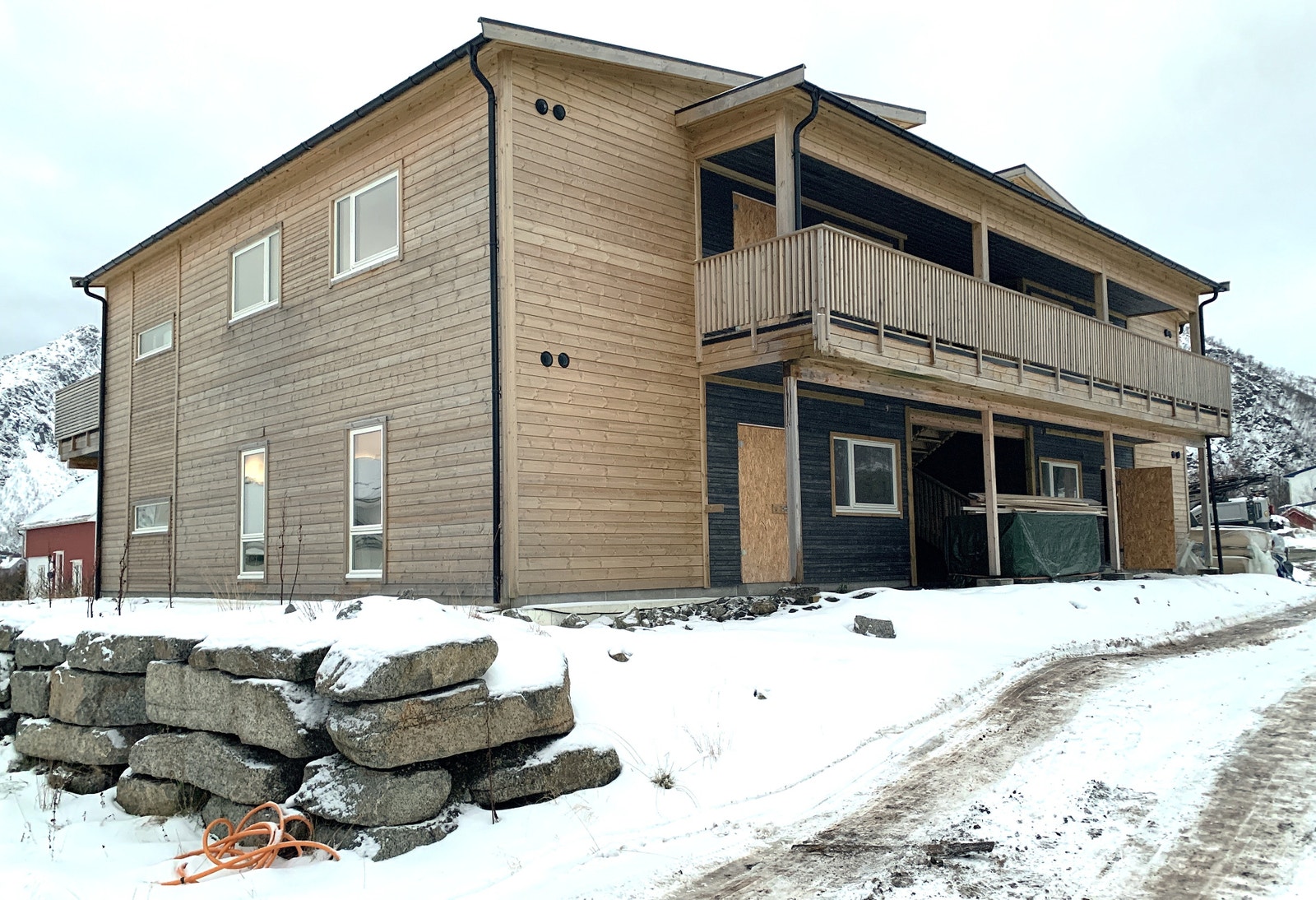 4 leiligheter under oppføring. Utvendig mye ferdig. Galleribilde