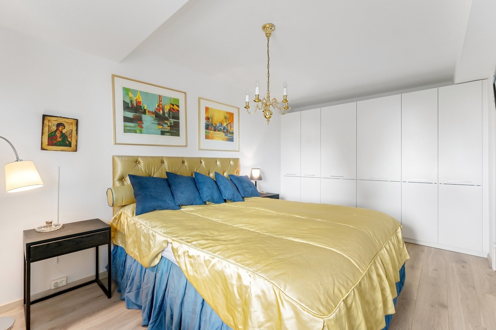 Godt med garderobeplass. Galleribilde