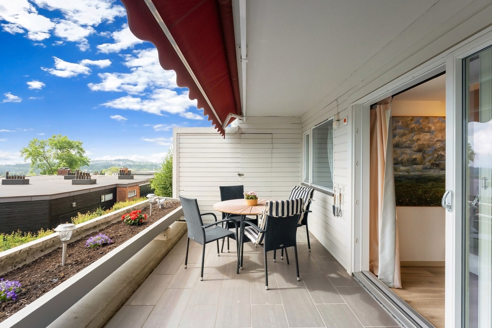 Terrassen er ca, 14 kvm, og har en 2 kvm bod. Galleribilde