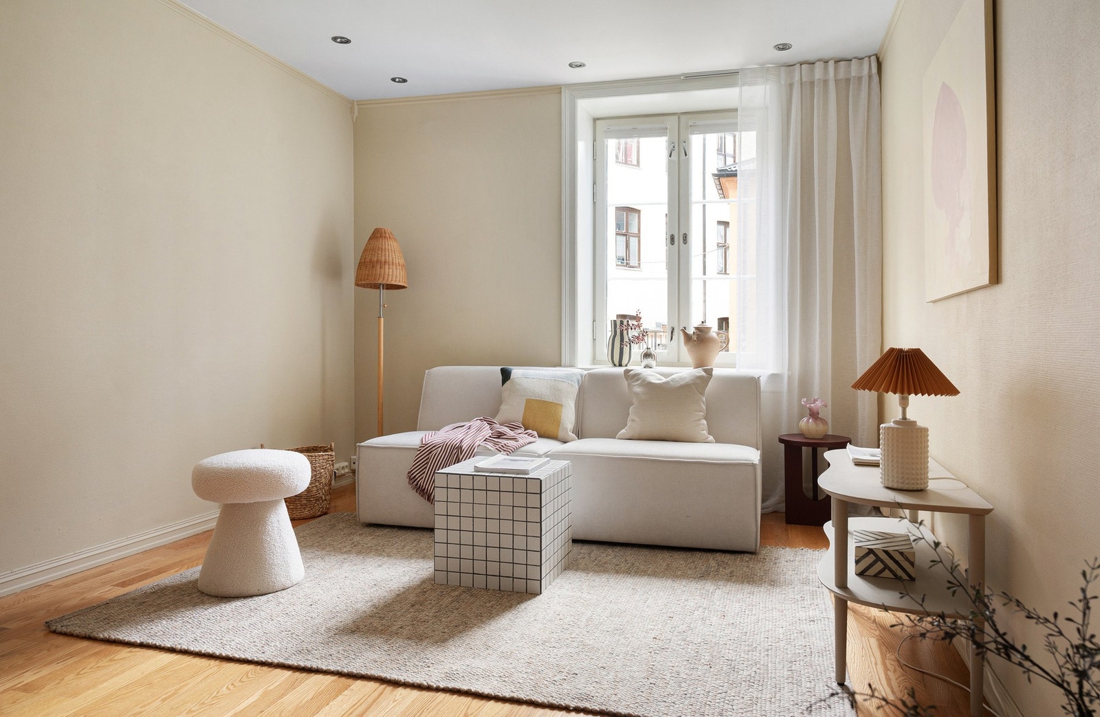 I en klassisk bygård på populære Grønland finner du ro og komfort i egen leilighet, samt nærhet til hovedstadens pulserende byliv. Galleribilde