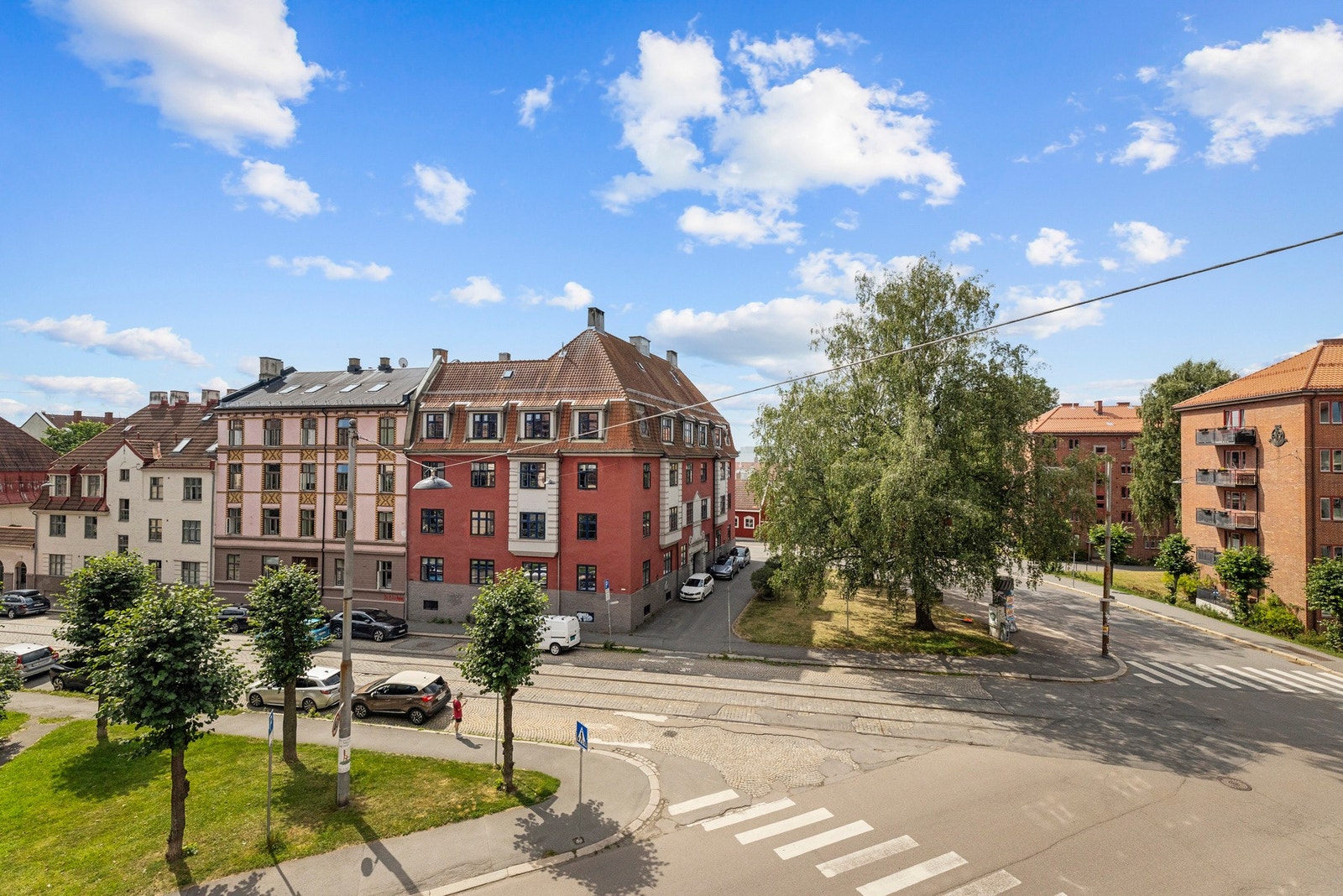 Utsyn fra balkongen. Det er langt til nærmere nabo, så du har flott utsyn og lite innsyn! Galleribilde
