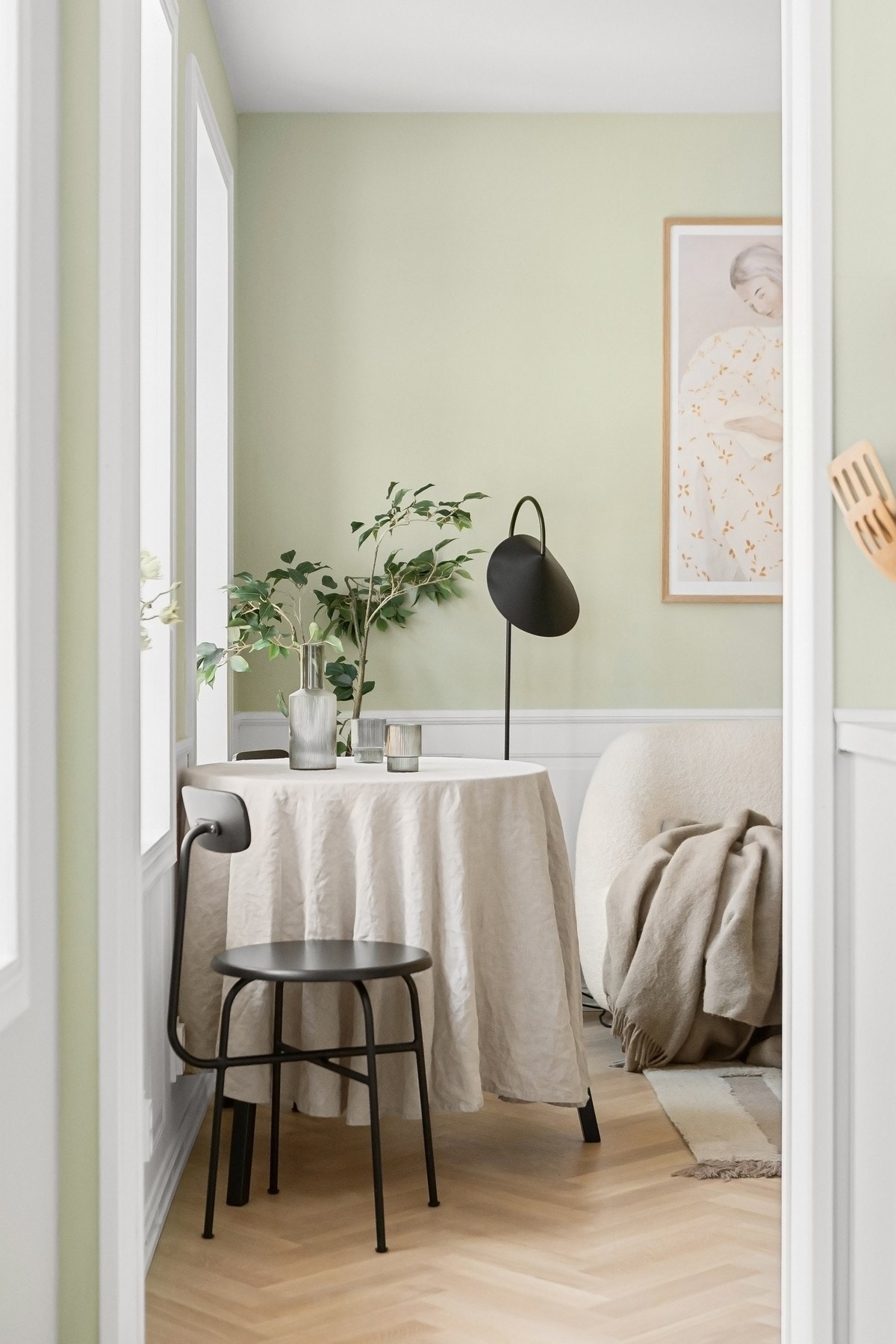 Nye stikkontakter i hele leiligheten i 2025. Galleribilde