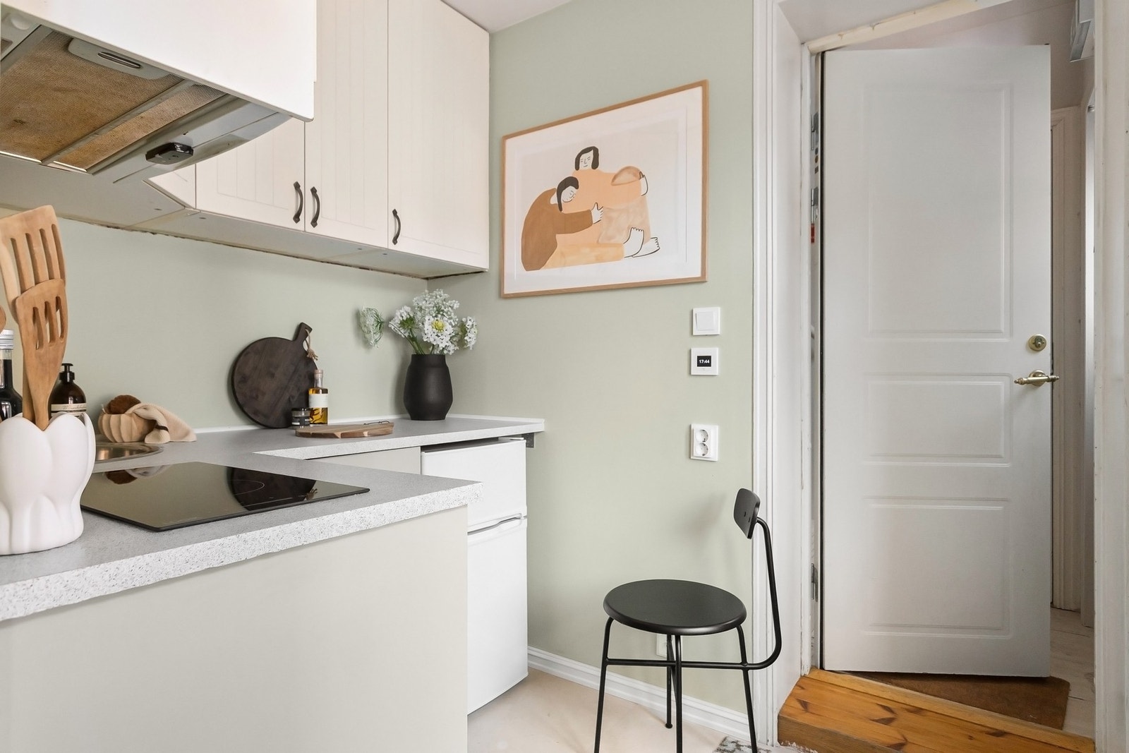 Leiligheten er både tidsriktig og innbydende, samtidig som de klassiske elementene gir en unik karakter. Galleribilde