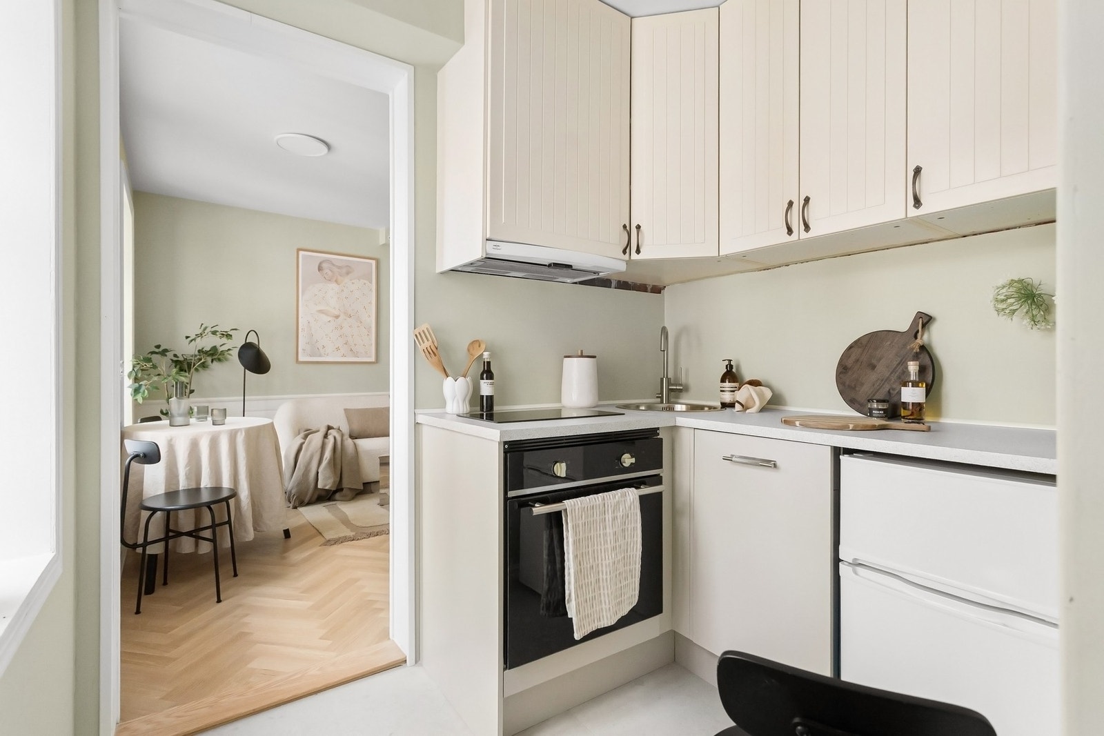 Kjøkkenet er oppgradert i 2025 og fremstår moderne og delikat. Galleribilde