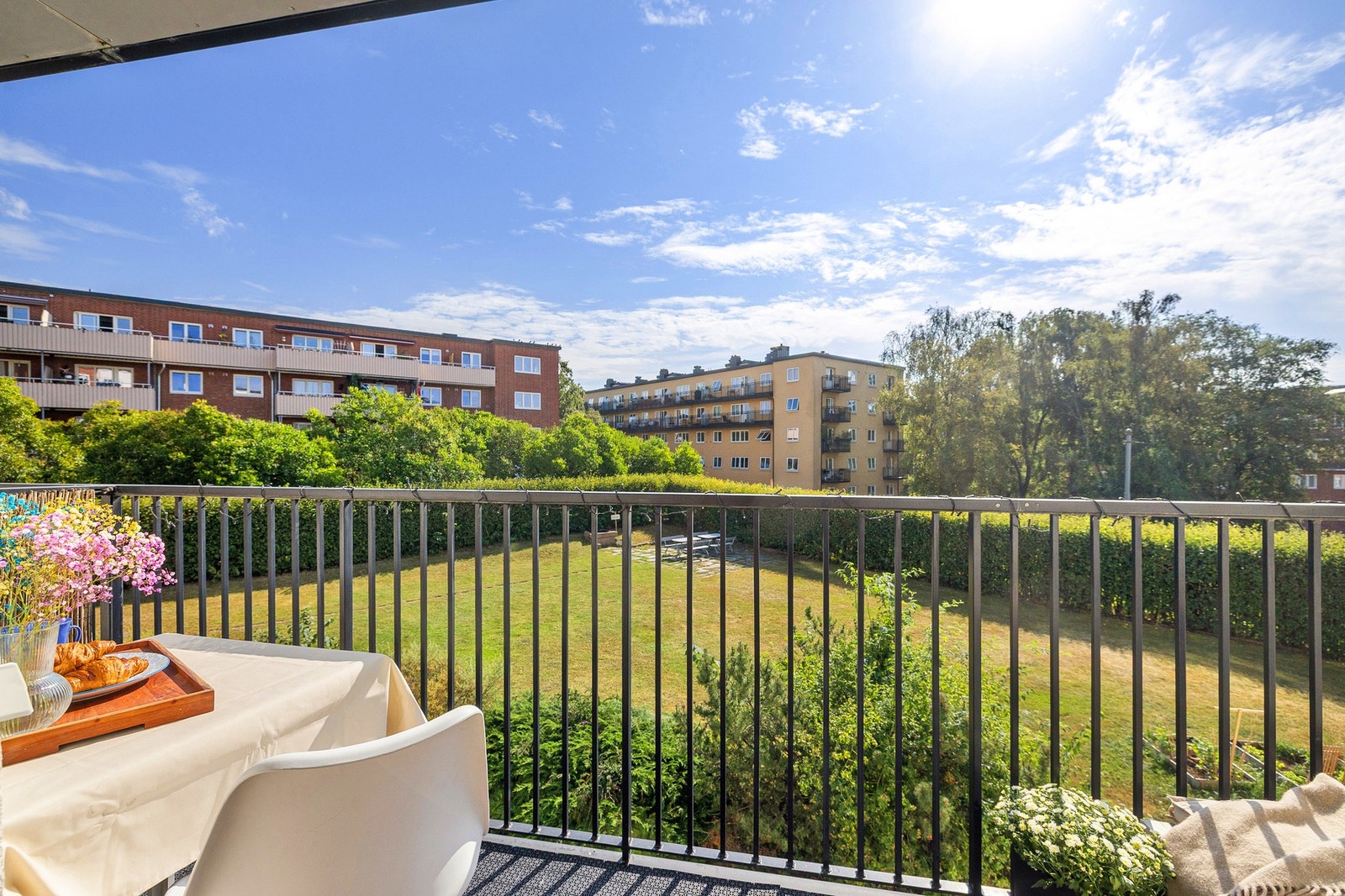 Her kan du møblere med utemøbler, grill og nyte sommerdagene. Galleribilde