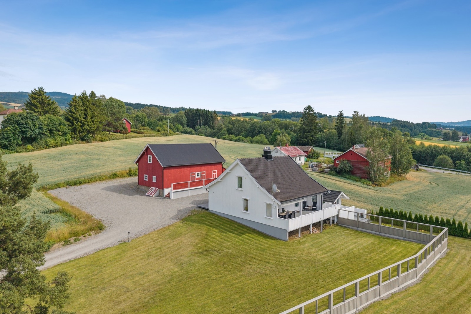 Eiendommen ble totalrenovert både innvendig og utvendig i 2002, og fremstår som svært velholdt. Galleribilde