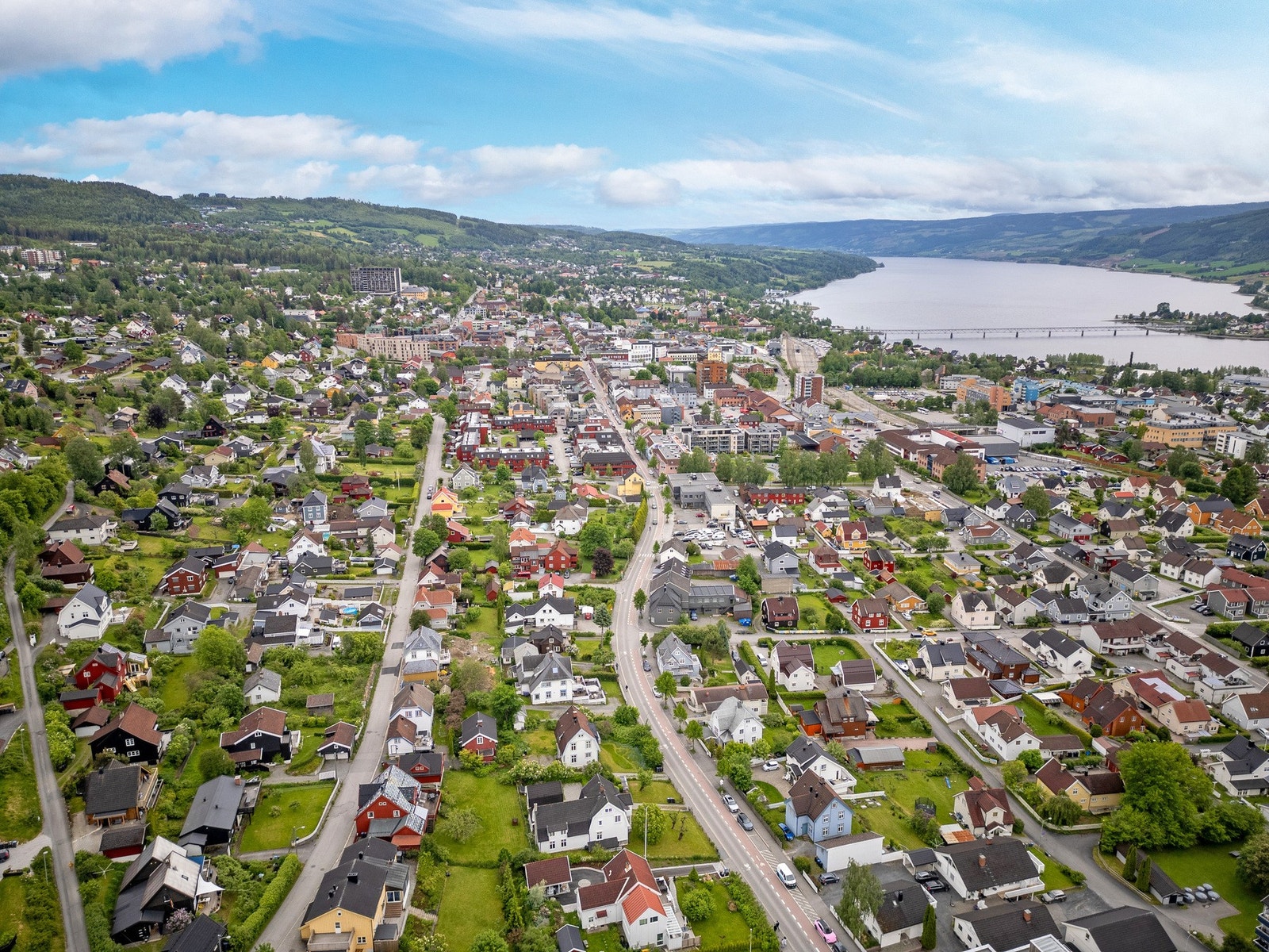 Lillehammer sentrum er kjent for sitt levende bymiljø med et bredt spekter av kulturelle og sosiale tilbud. Galleribilde