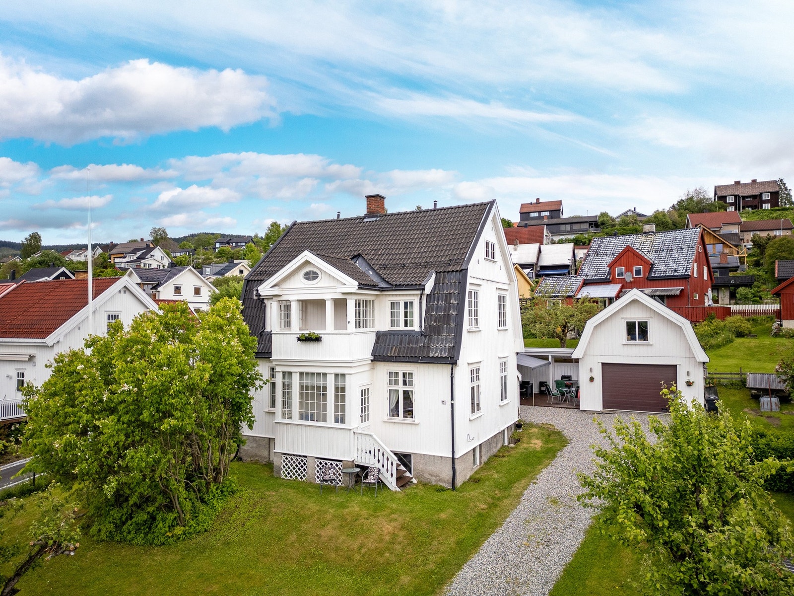 PrivatMegleren Lillehammer v/ Cato R. Olsen har gleden av å presentere denne flotte eneboligen i Storgata 151. Galleribilde