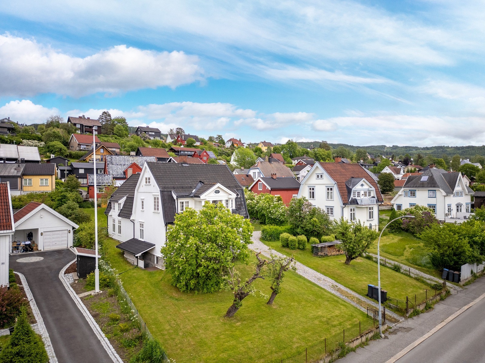 Denne sjarmerende eneboligen fra tidlig 1900-tallet kombinerer historisk karakter med en flott beliggenhet i et veletablert og rolig boligområde rett nord for sentrum. Galleribilde