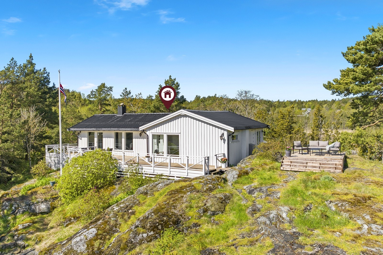 Det må påregnes større utbedringer på hytta utvendig, se tilstandsrapport i prospekt. Galleribilde