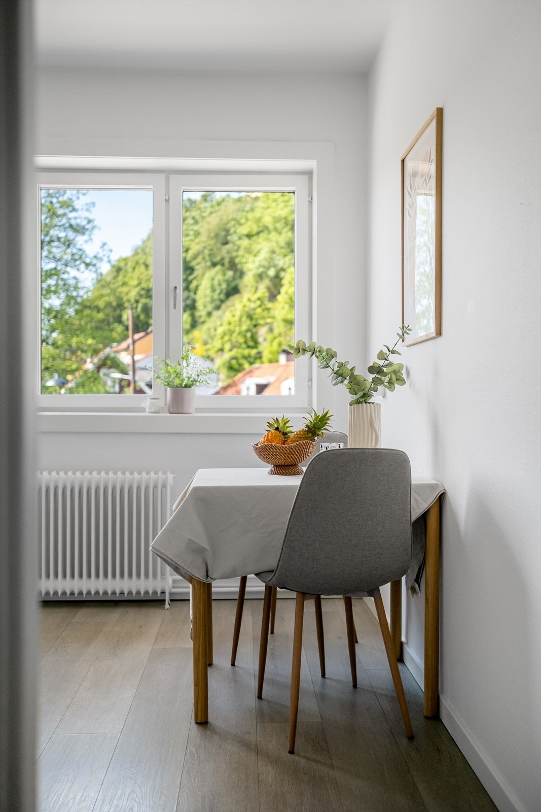 Adkomst til kjøkkenet i eget rom. Galleribilde