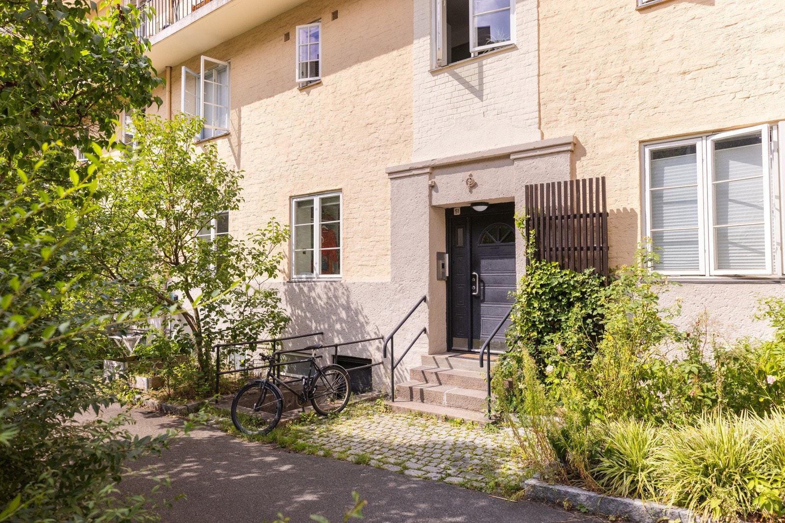 Leiligheten vender inn mot det rolige og idylliske gårdsrommet Galleribilde