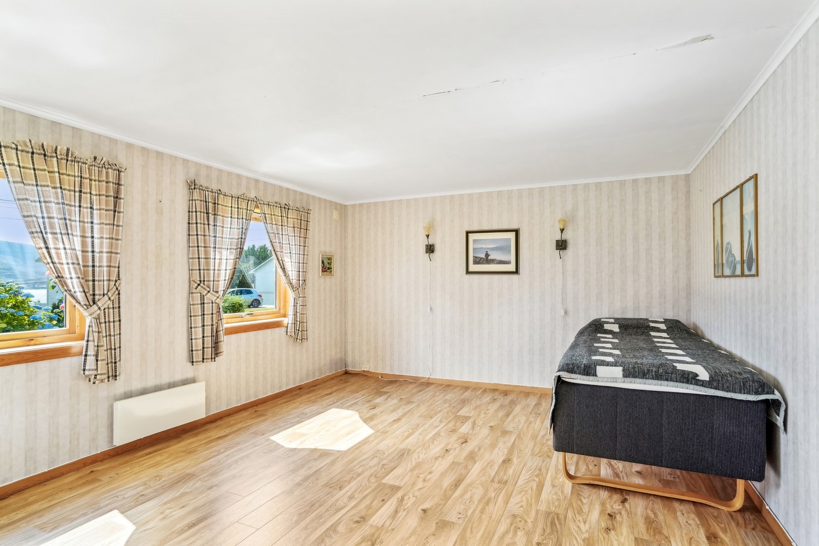 Stuen er av god størrelse og har flere bruksmuligheter Galleribilde