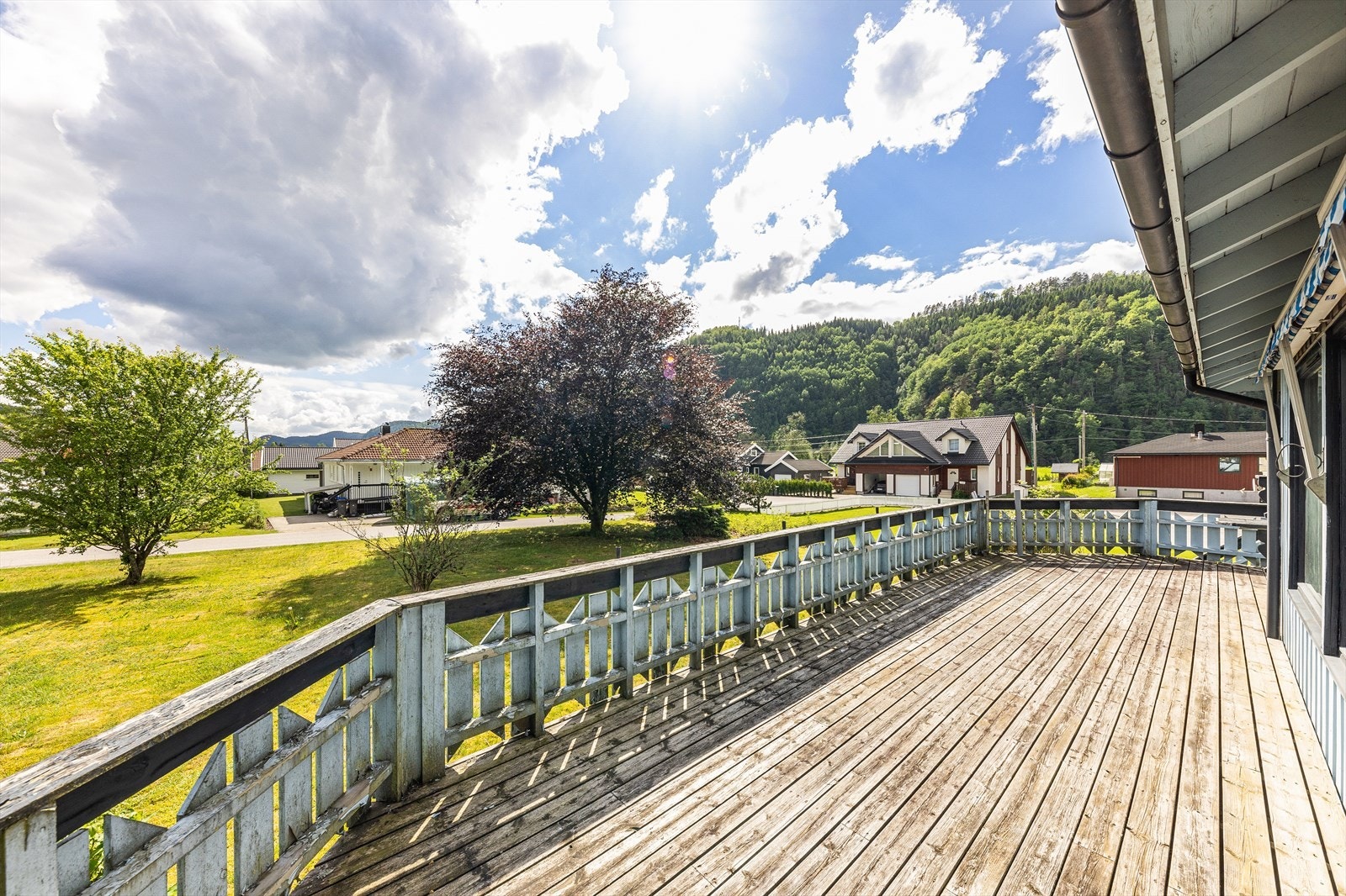 Solrik veranda, fremside bolig Galleribilde
