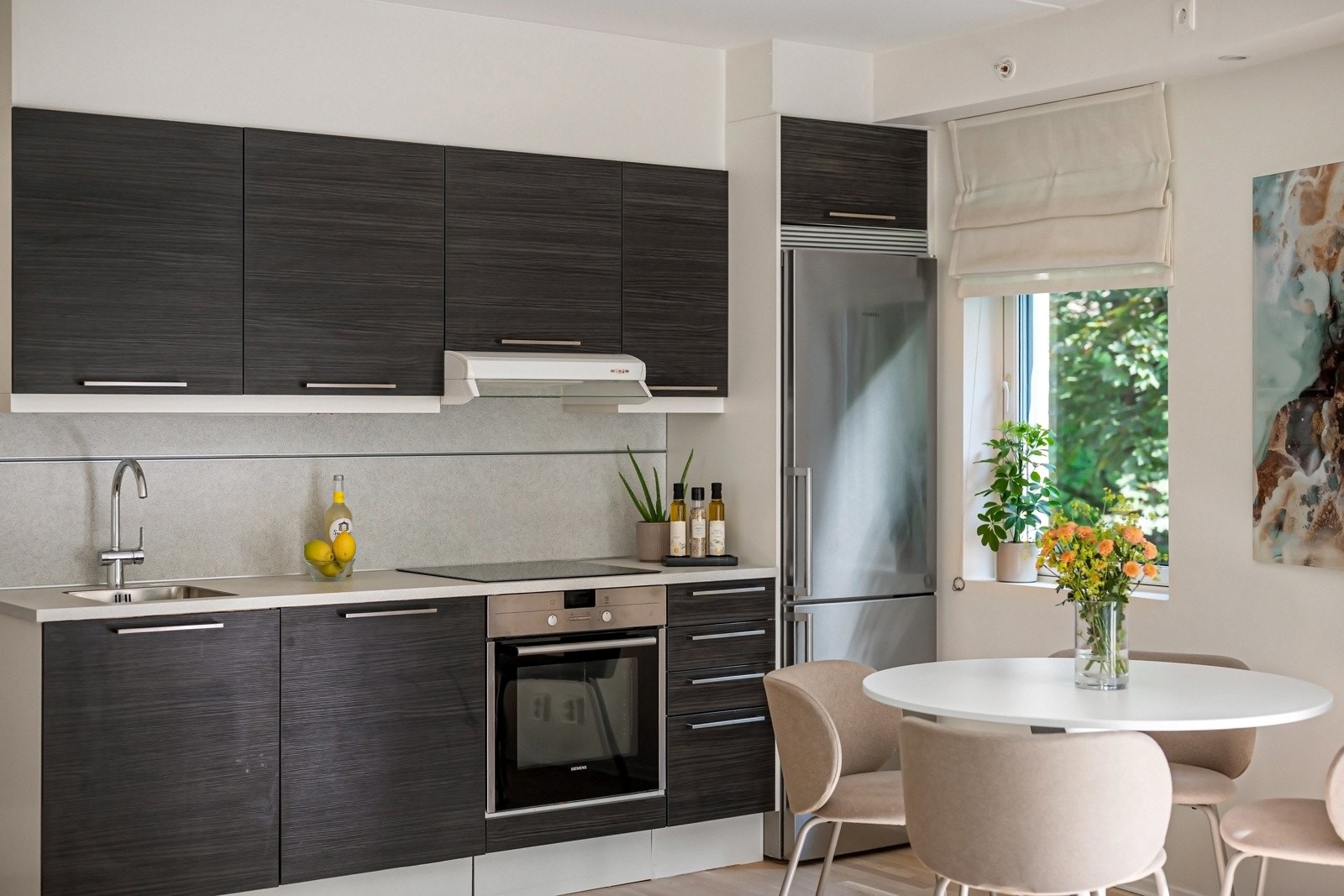 Kjøkkenet er fra HTH og hvitevarene er fra Siemens. Galleribilde