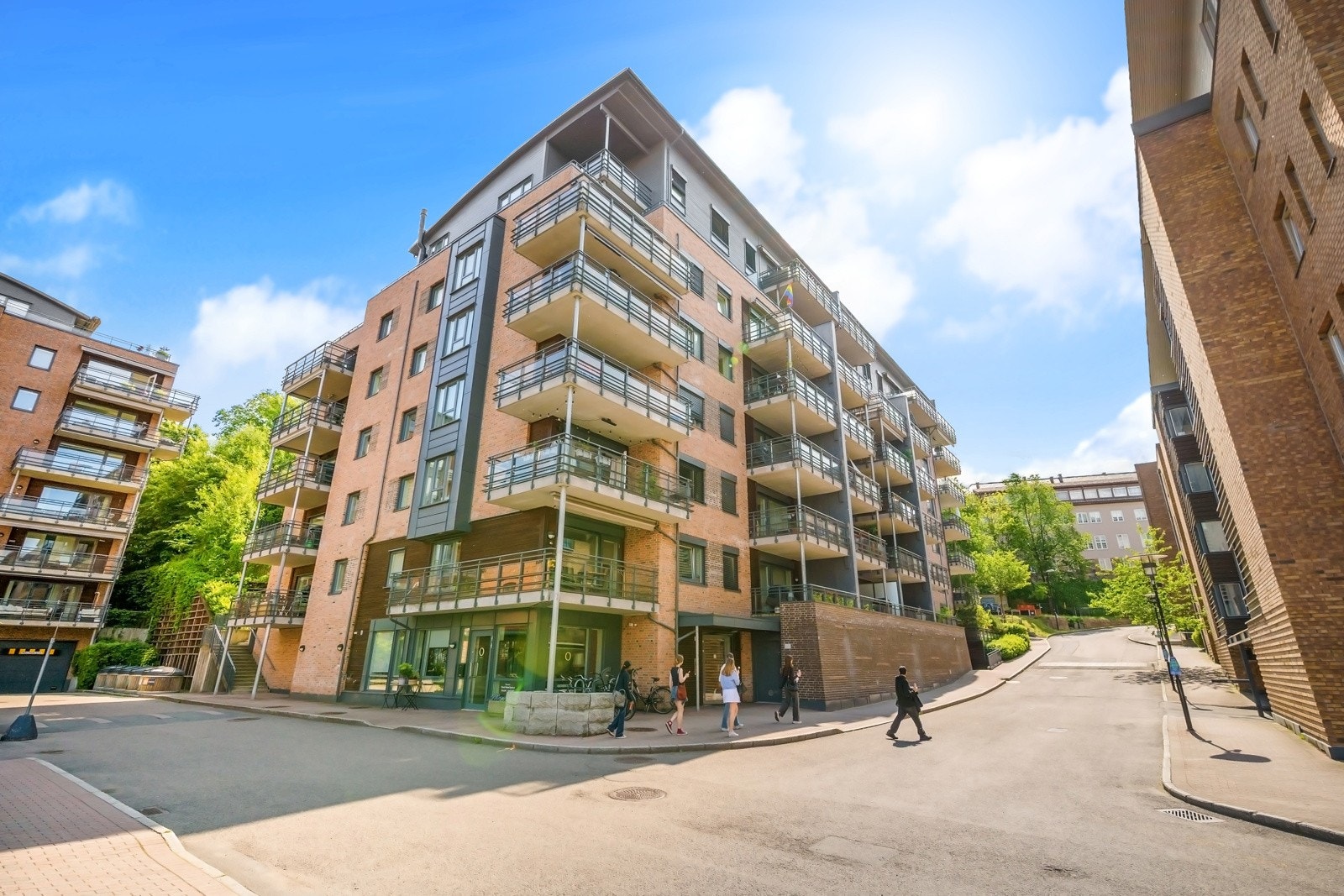 Leiligheten ligger på historisk grunn. Det tradisjonsrike industriområdet til Lilleborg Fabrikker ble ombygget til spennende og karakteristiske boliger. Den gamle industribebyggelsen er likevel bevart, men de nyeste byggene ha fått en moderne vri. Galleribilde