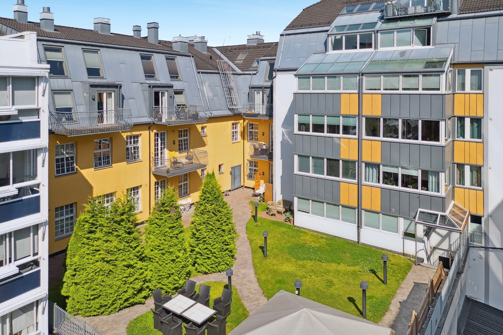 Fine, felles uteplasser som innbyr til hyggelig naboskap. Galleribilde