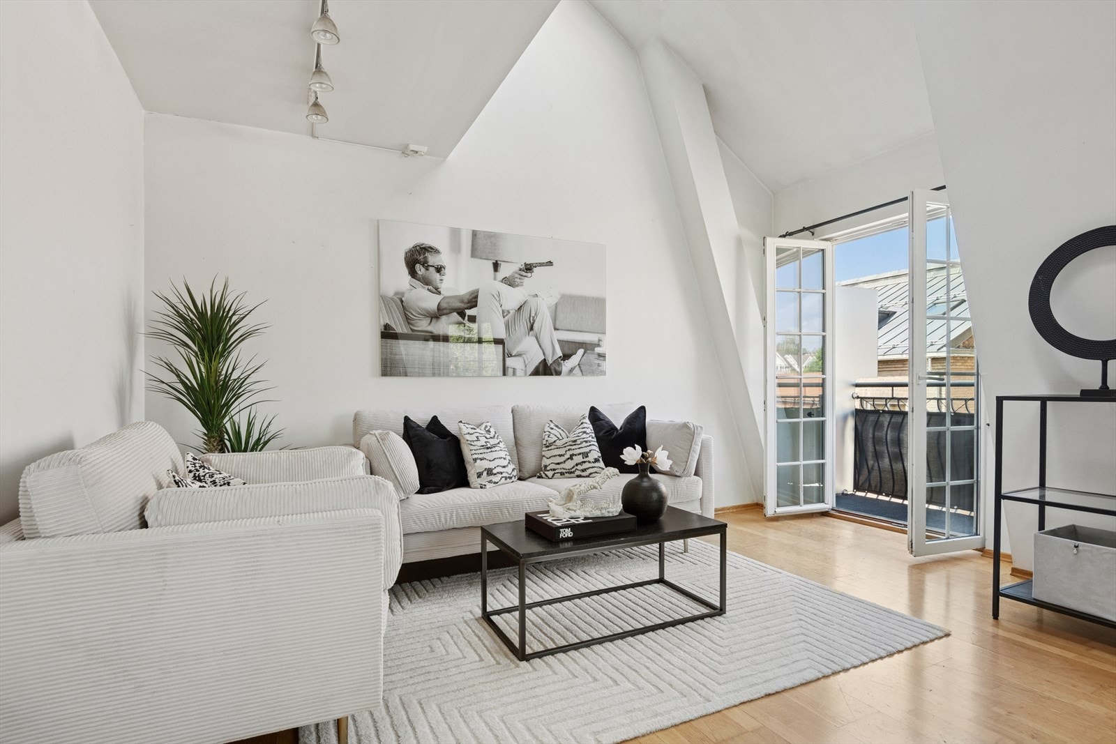 Leiligheten ligger fint til i byggets tredje etasje. Galleribilde