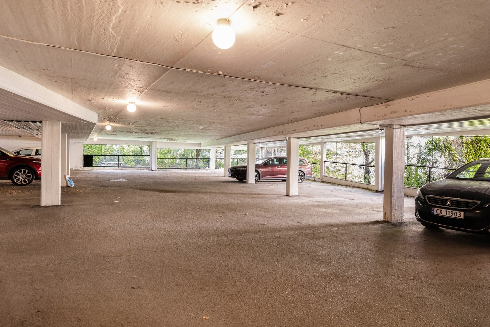 det er p.t ledige plasser i garasje Galleribilde