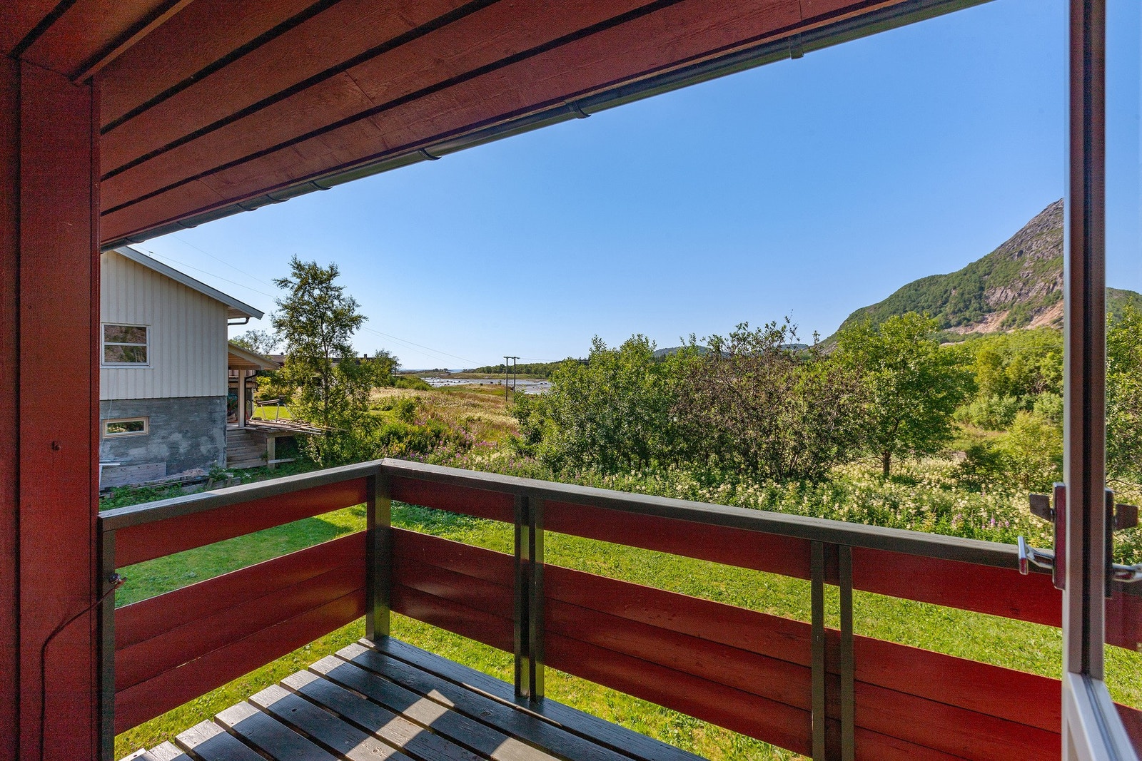 Lufteveranda fra entré/hall i 1.etasje Galleribilde