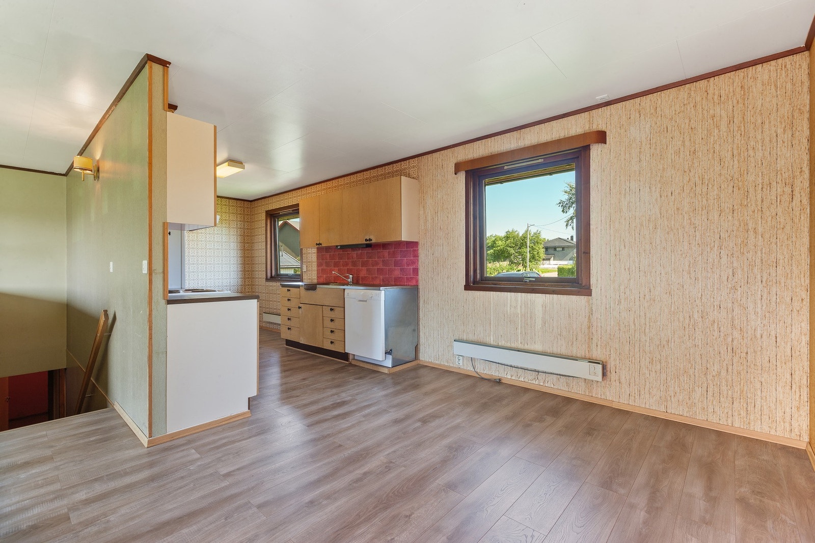 Kjøkkenet ligger i delvis åpen stue- og kjøkkenløsning Galleribilde