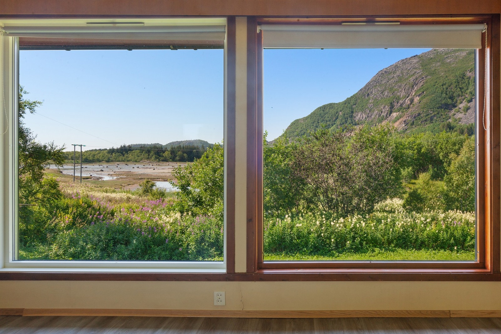 Her har man nydelig utsikt til sjø og nærområdet Galleribilde