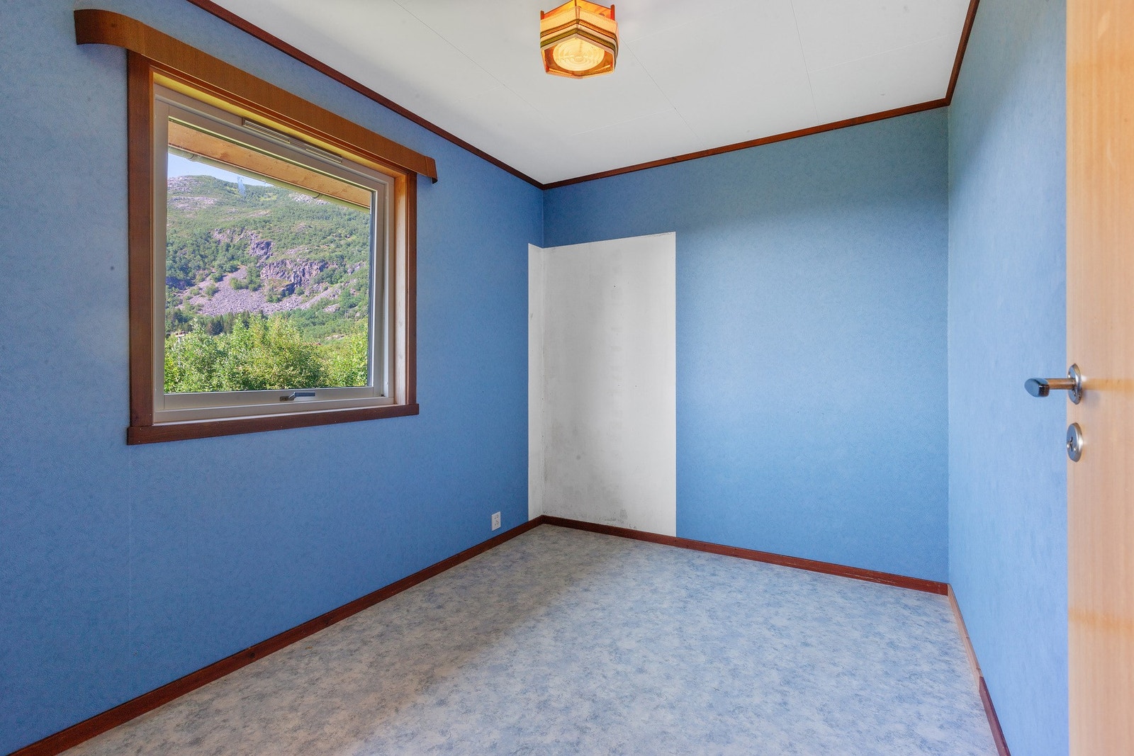 Det er 2 soverom i 1.etasje Galleribilde