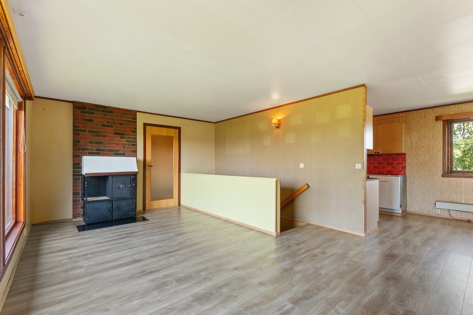 Fra stuen er det trapp til underetasje Galleribilde