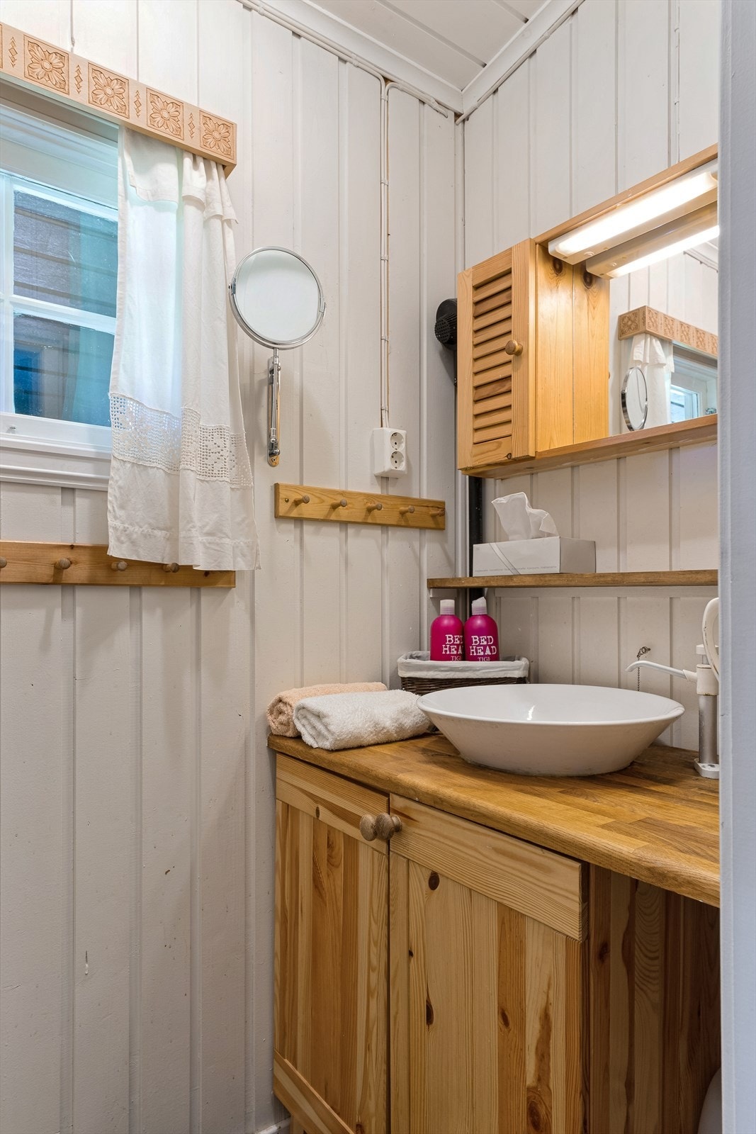 Stellerom i hytte med utslagsvask. Galleribilde