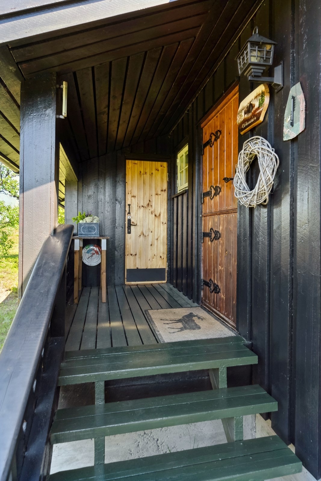 Takoverbygget inngangsparti ønsker velkommen inn! Galleribilde